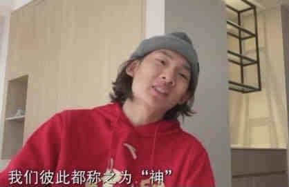 几周以前，荷兰弟曾在自己的社交媒体上发布多张片场照，并声称：;这将是自己职业生涯的高光时刻！在接受外媒Variety的采访时，对于正在拍摄中的《蜘蛛侠3》，荷兰弟表示自己不能剧透任何东西，但不吝惜夸赞之词，将《蜘蛛侠3》称为有史以来最有野心的超英片;显然，我不能说电影讲了什么，但是我可以说这是有史以来最有野心的独立超级英雄电影！这真的很令人惊叹，我从没见过像这样的超英片